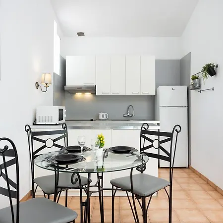 Сasa de vacaciones Hemeras Boutique Homes - Bungalow With Private Garden 5min From The Beach *